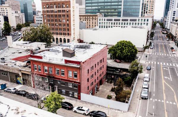 $1,599 / 1br - 475ft2 - ESTUDIO EN PLANTA BAJA UPTOWN NUEVAMENTE ACTUALIZADO A 2 CUADRAS DE BART FOX CITY HALL (oakland downtown)64000752270979120