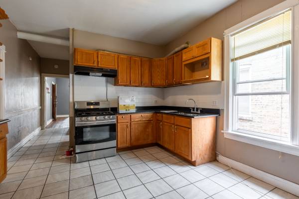 $1,650 / 3br - LARGE 3 Bed in PRIME Hermosa (Hermosa)63898857099907122