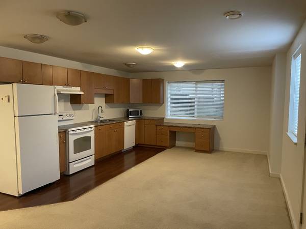 Beautiful cozy 1 Bedroom with attatched office/den space 1