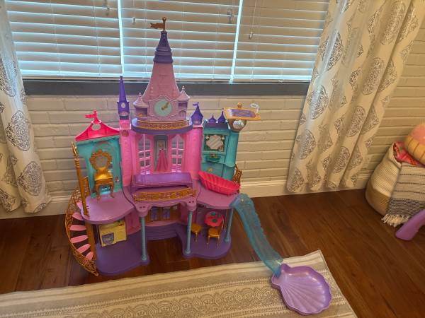 Frozen Barbie doll house 1