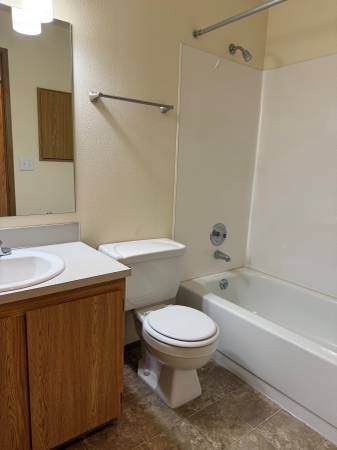 $2,200 / 2br - 800ft2 - Top Floor, Washer/Dryer, Dishwasher, Parking! (Queen Anne Hill)63885127193857124