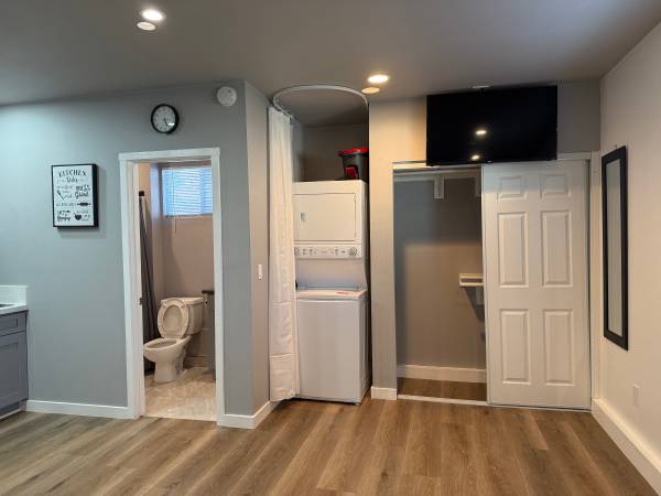 Rent $2000 studio back unit 1bed-1bath -wash dryer with Small kitchen 1