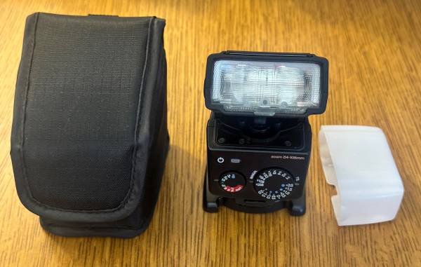 Nissin i40 Flash for Sony Cameras with Carrying Bag TESTED 1