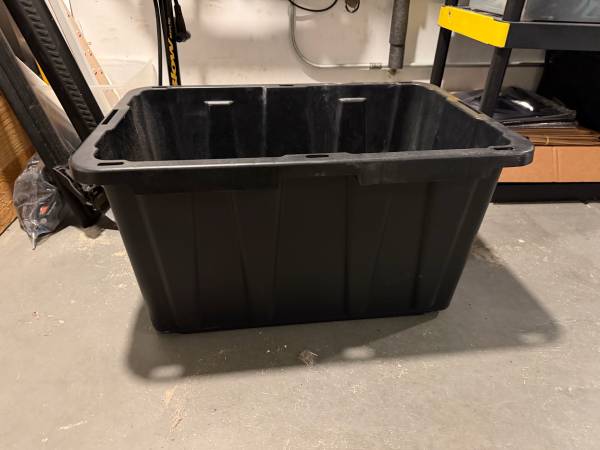 Black garage bin 1