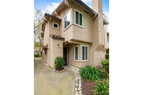 $2,230 / 2br - 1230ft2 - Fácil acceso a autopistas, hermosos jardines, estacionamiento cubierto (54 Quay Court, Sacramento, CA)63844736721921122