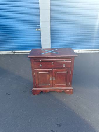 End Table with pull out leaf 1