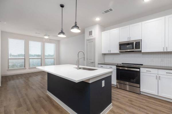 $1,399 / 1br - 845ft2 - Stainless Steel Appliances, Package Locker, Business Center (Volente)63922557416323120