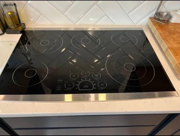 Cocina eléctrica LG Studio de 30 pulgadas - $450 (Jackson)63470659198465124