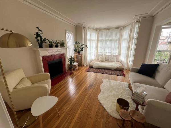 Beautiful spacious therapy office available on Lake Merrit 1