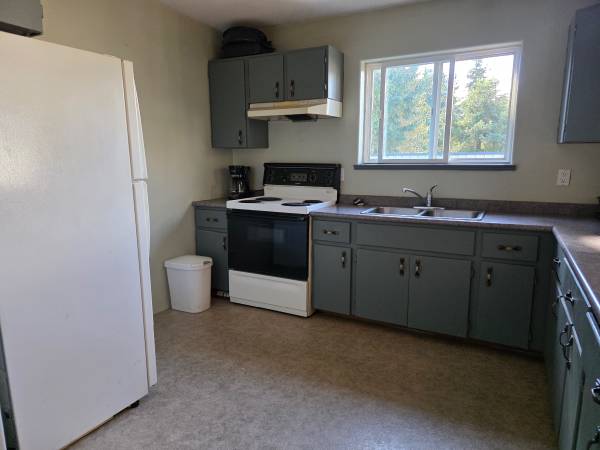 2BR/1BA Long-term for rent in Qualicum Beach 4