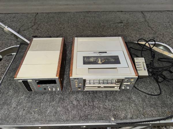 Vintage AKAI VCR & TUNER With Remote 1