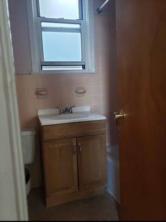 $1,850 / 1br - En el corazón de "Morris park", amplio 1.5 habitaciones, cerca de todo! (Wallace av (Morris park av))63661255822081123