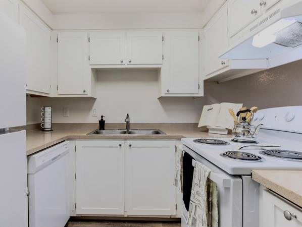$1,450 / 2br - East Portland + Spacious Two Bed | Additional Parking Available (Rockwood Area)64039060847235122
