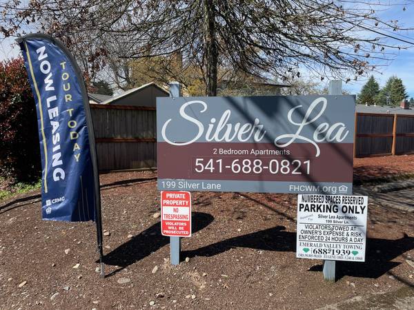 $1,390 / 2br - 850ft2 - ***1/2 1st Months Rent *** Spacious 2 bedroom at Silver Lea Apartments (Eugene)63373543897219121