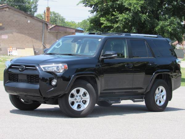 2023 TOYOTA 4RUNNER *GARANTÍA DE 90 DÍAS* UN SOLO DUEÑO* POCAS MILLAS* TECHO SOLAR - $31,995 (NWI a solo 20 minutos de Chicago)63618989282051122