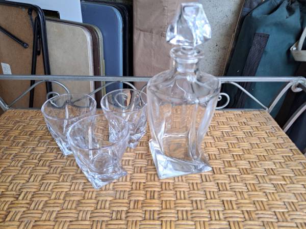 Decanter and 3 rock glasses 1