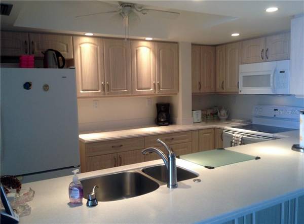 $2,900 / 2br - 1264ft2 - Furnished 2br/2ba condo on Clearwater Beach!  Check out the view!! (Clearwater Beach)64178776645890123