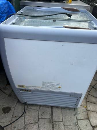 Avantco ADC-4-HC 26" Customizable Ice Cream Dipping Cabinet 1