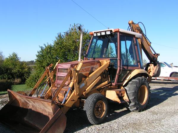 CASE 580 K BACKHOE LOADER 1