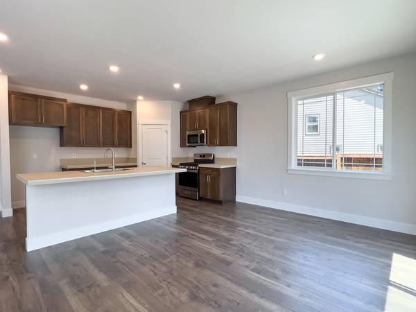 $3,195 / 4br - 2258ft2 - 4 bedroom 2.5 bath House in SW Beaverton! A/C & Washer & Dryer (Beaverton)63672600785409122