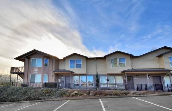 $1,374 / 1br - 522ft2 - Upcoming One Bedroom Availability63672530062209123
