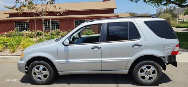 2004 Mercedes ML350 4x4 6cyl Auto, Sunroof, Runs great - $2,295 (San Marcos)63440304739459123