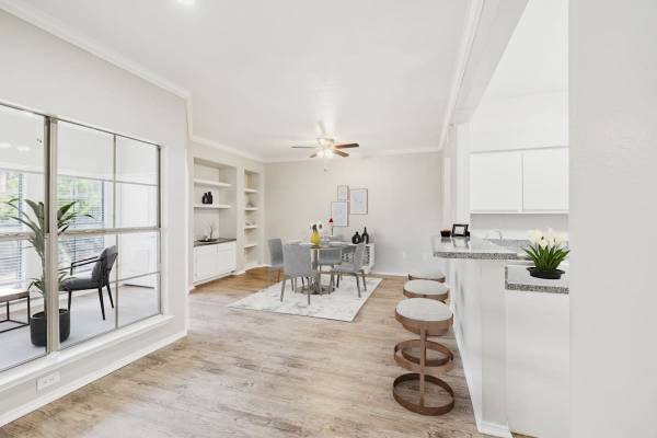 $1,615 / 2br - 1093ft2 - Spacious Closets, 24-Hour Fitness Center, Soaking Tubs (2801 Turnberry Dr, Arlington, TX)63796476919041124
