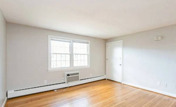 $1,050 / 2br - Updated 2BR/1BA Apartment for Rent – Don’t Miss Out! (Manchester, CT)63989075286402121