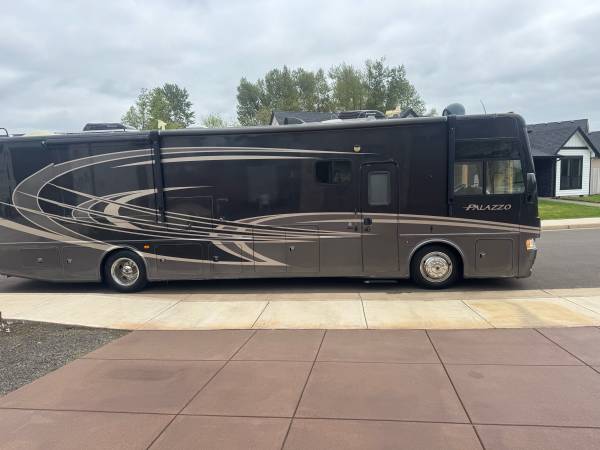 REDUCED    2013 Thor Palazzo motorhome 36.1 1