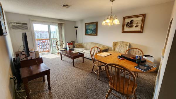$1,550 / 1br - 640ft2 - 1-bedroom 1bath condo with Washer and Dryer in unit (Dover)63931656987906120