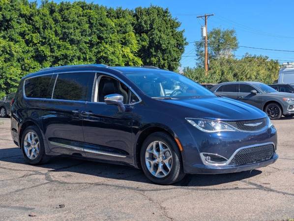 2018 Chrysler Pacifica  Limited 4dr Mini Van Minivan 1