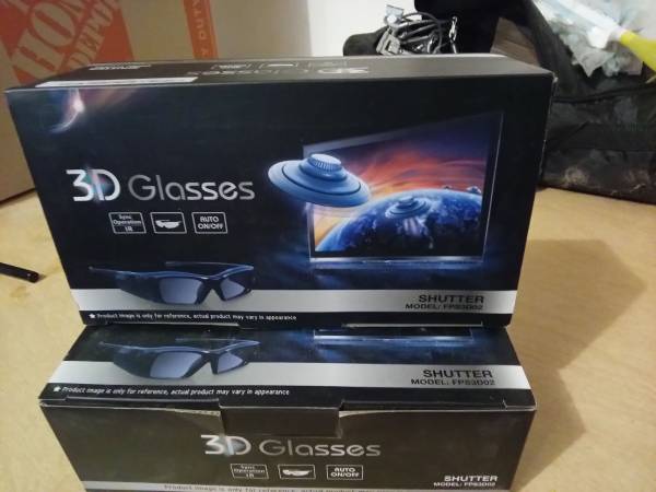 3D Glasses two pairs 1