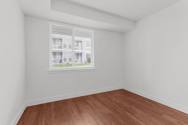 $1,895 / 2br - 1275ft2 - Dishwasher, Garages, Clubhouse with Cafe, Refrigerator (3003 Queensgate Drive)64030645133953123