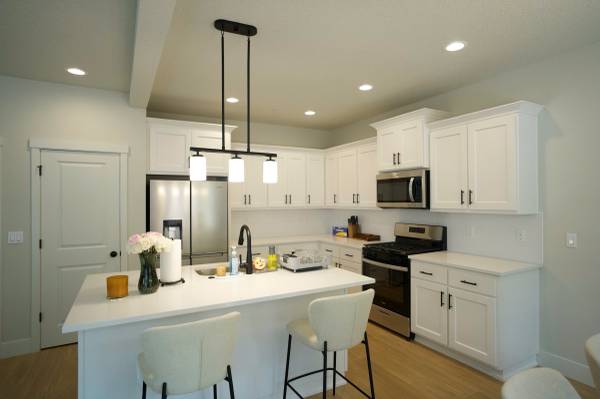 $800 / 4br - Rooms For Rent In Heart of Hillboro (Hillsboro)64038880087425122