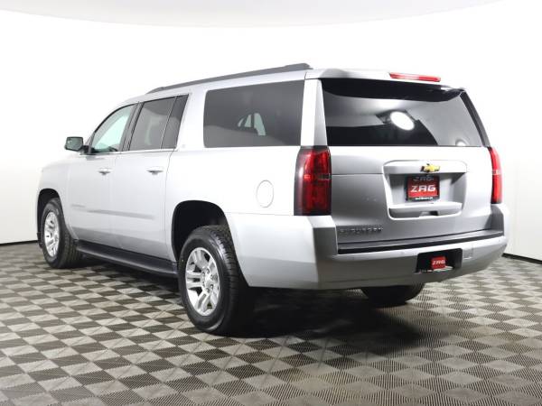 2019 Chevrolet Suburban LT - $29,995 (_Chevrolet_ _Suburban_ _Sedan_)63624449493121122