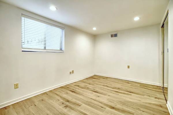 $720 / 2br - Very nice 2 bedrooms, 1 bathroom duplex close to Hospital & School (10031 Bridle Rd #2 Philadelphia, PA)64046033689859120