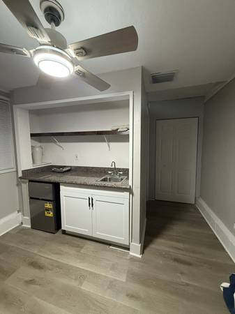 $1100.00 / 1br - White house efficiency64002493885570122