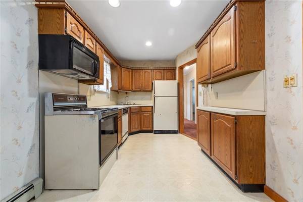 $2,460 / 2br - 836ft2 - Single-Fam 2BR Rental in SD26 nr Cunningham Pk & GCP Exit (Fresh Meadows nr St. John’s U, Cunningham Pk & Union Tpke)63854193369603121