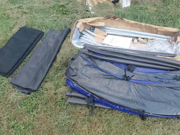 10ft trampoline with enclosure 1
