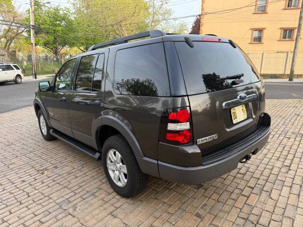 2006 Ford explorer 109 k millas AWD título limpio asientos de cuero - $5,200 (Queens ny)63614982772737123