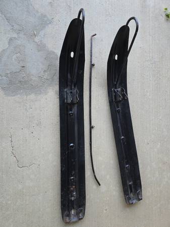 John Deere Trailfire snowmobile skiis 1