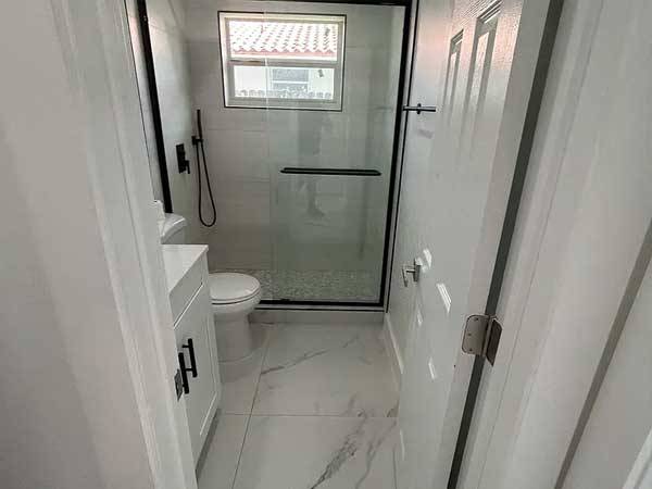 $1,050 / 2br - 🌸Fully Remodeled 2 Bed / 1 Bath Home🌸 (Miami, FL)63769617205505124