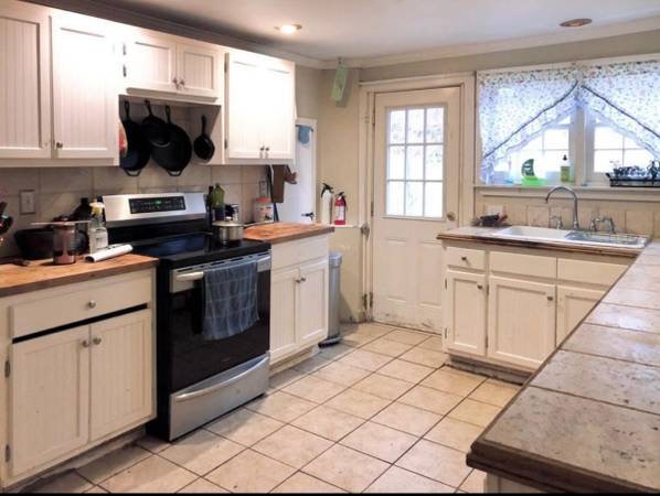 $750 / 1br - 224ft2 - $750 Large Room available in 1820's farmhouse (Wingdale (Dover), NY)64035735319937121
