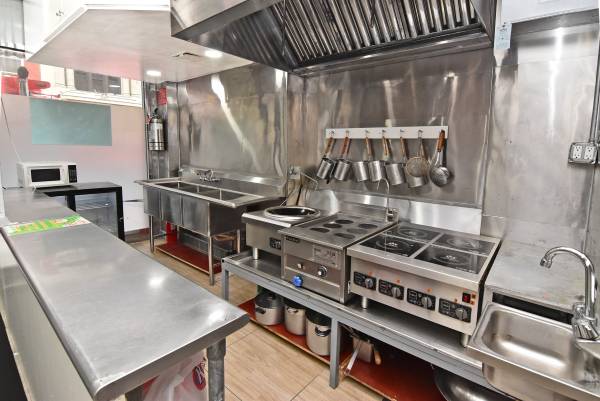 $12,000 / 2000ft2 - Prime Retail/Restaurant Space in the Heart of Chinatown (Chinatown / Lit Italy)64033457697538122