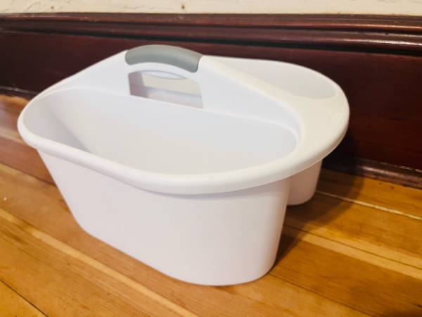 Amplio organizador con 2 compartimentos, cubo con asa para limpieza - $10 (Somerville)63471381535489124