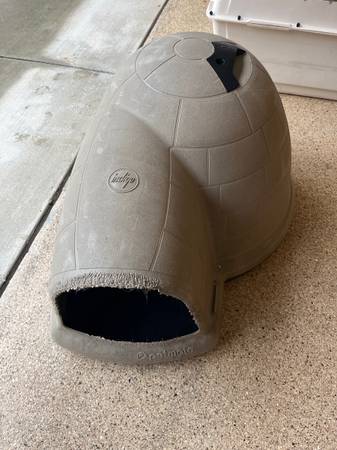 X-Large Petmate Igloo 1