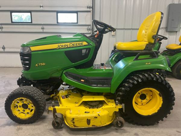 2014 John Deere X758 4X4 tractor para jardín, cuchilla de 54", 1322 horas - $7.000 (Shueyville)63435638680195123