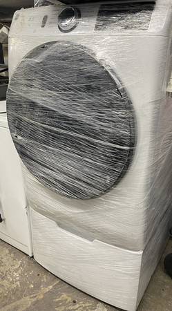 Front load gas Ge dryer with pedestal 1