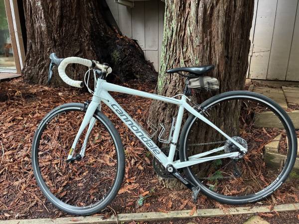 44 cm Cannondale Synapse Road Bike, 5'0-5'4 1