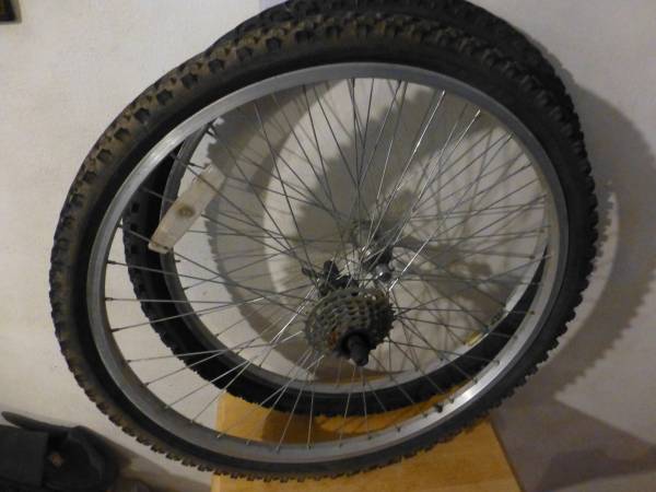 special light aluminum set wheel great for 26 or 27 bike fast ready 1